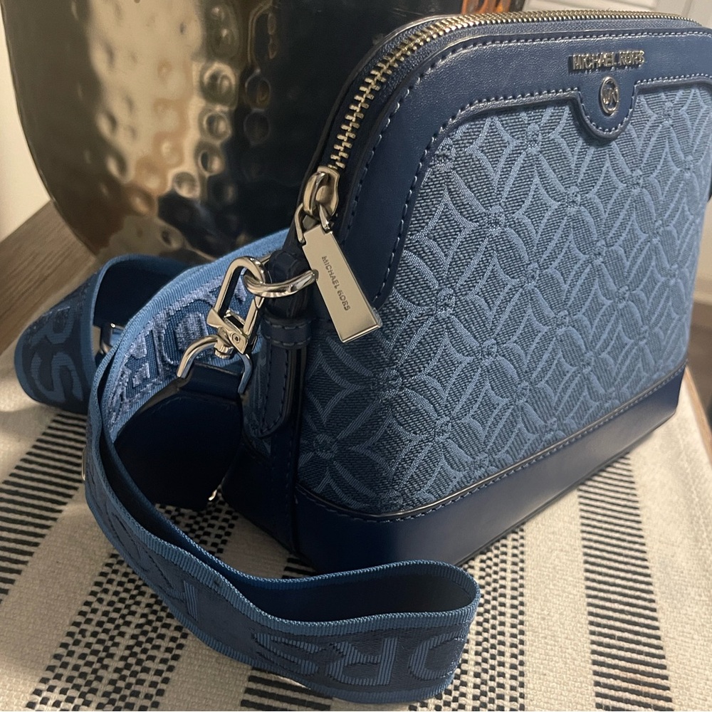 Michael Kors Jet Set Charm Blue Dome Crossbody - Picture 8 of 9